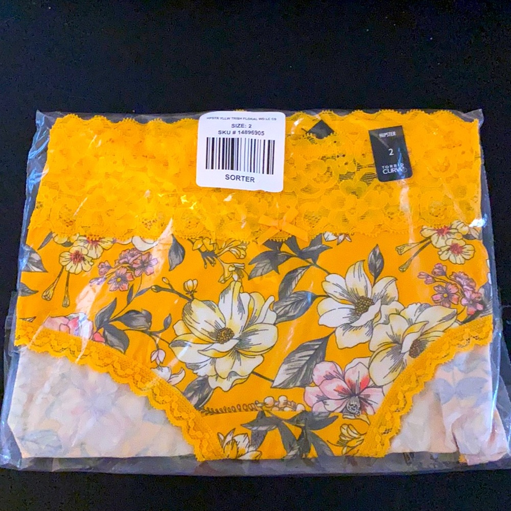 Torrid Curve Hipster Panties Size 2 NWT NIP Yellow